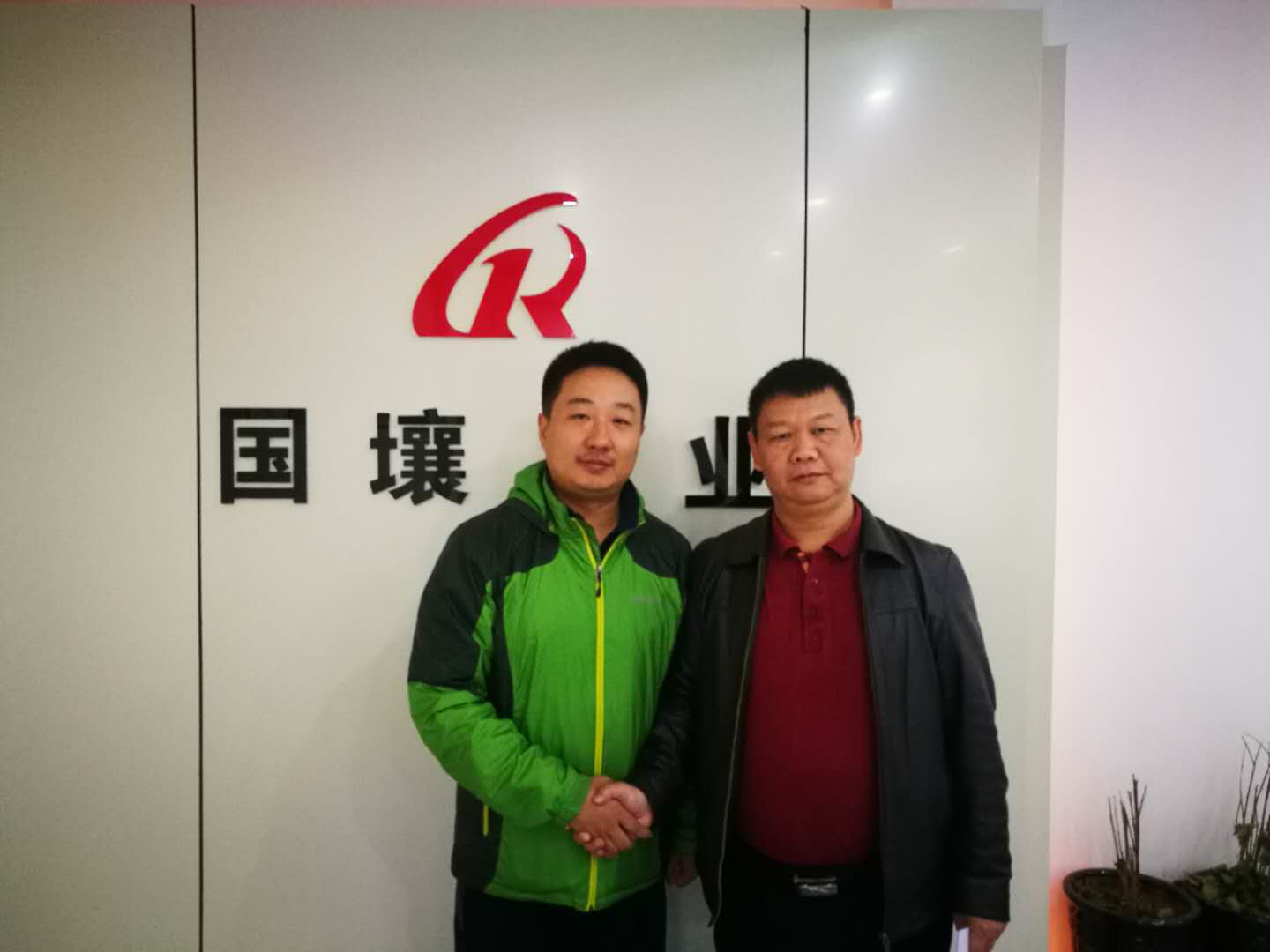 黑龍江國壤中國農(nóng)業(yè)大學合作項目 環(huán)保秸稈育秧盤生產(chǎn)設備